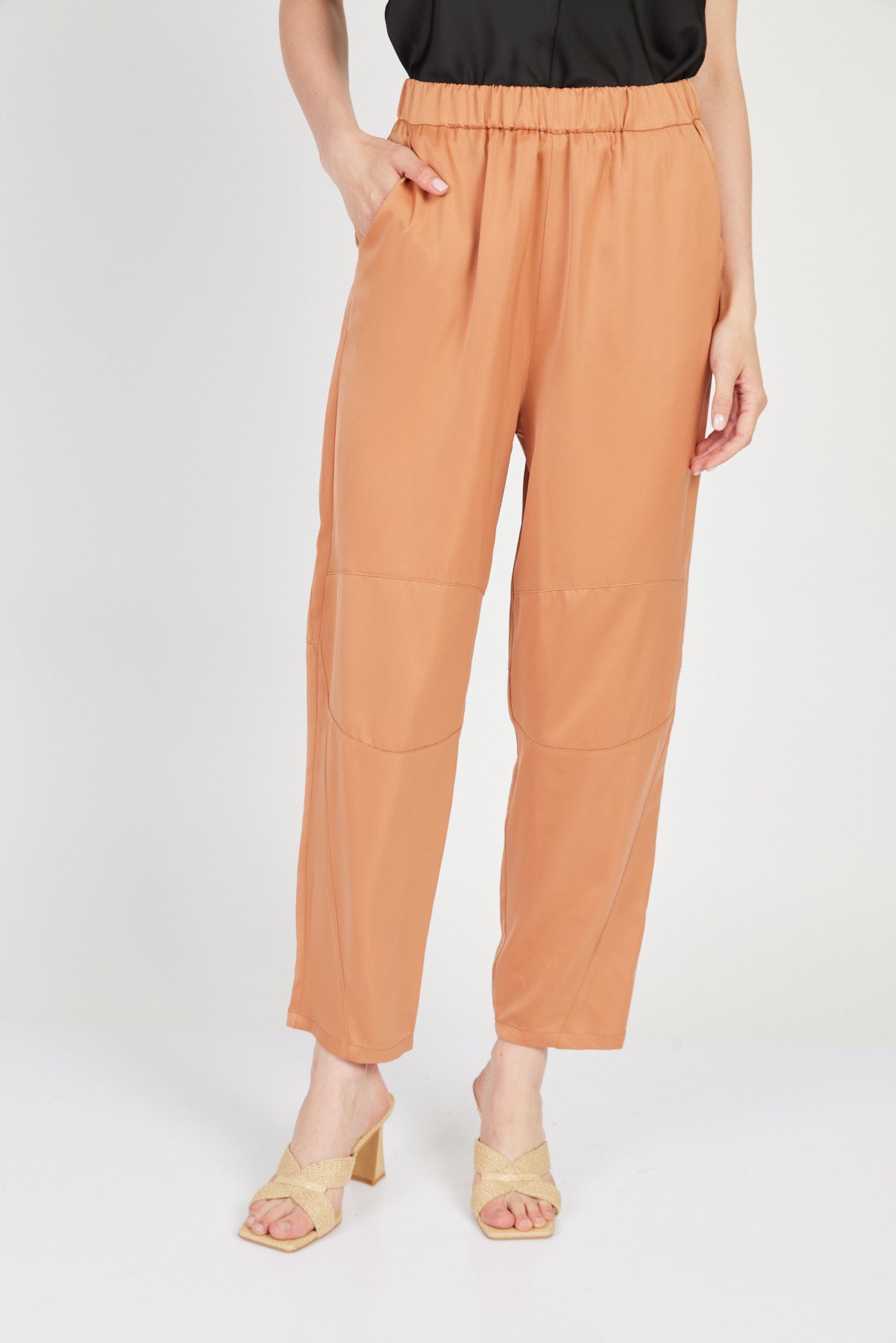 מכנסי רוק בצבע כתום