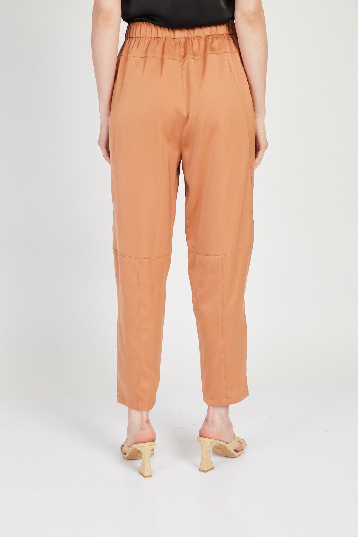 מכנסי רוק בצבע כתום