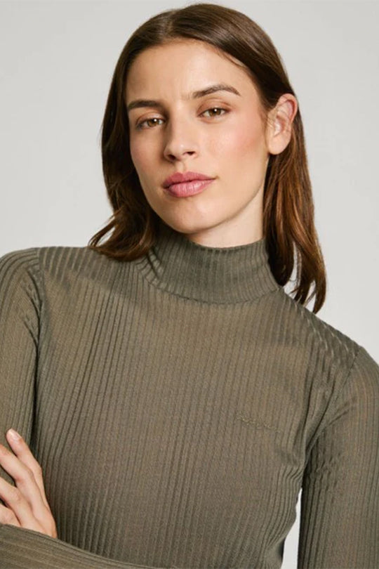 חולצת גולף FLORY Pepe Jeans לנשים בצבע ירוק זית בגזרה צמודה