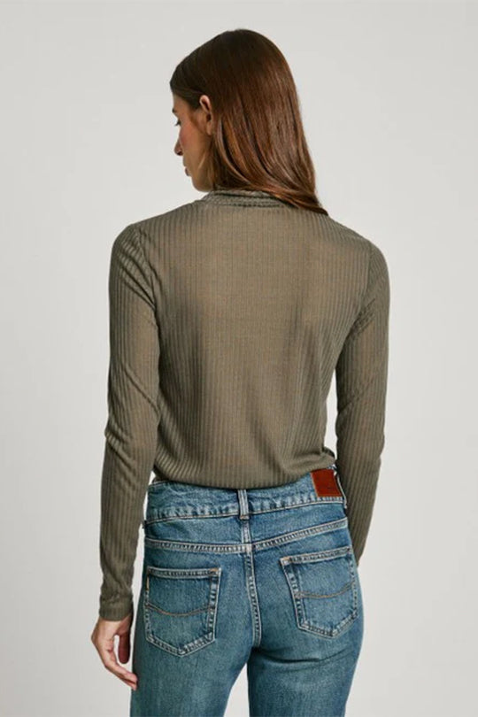 חולצת גולף FLORY Pepe Jeans לנשים בצבע ירוק זית בגזרה צמודה