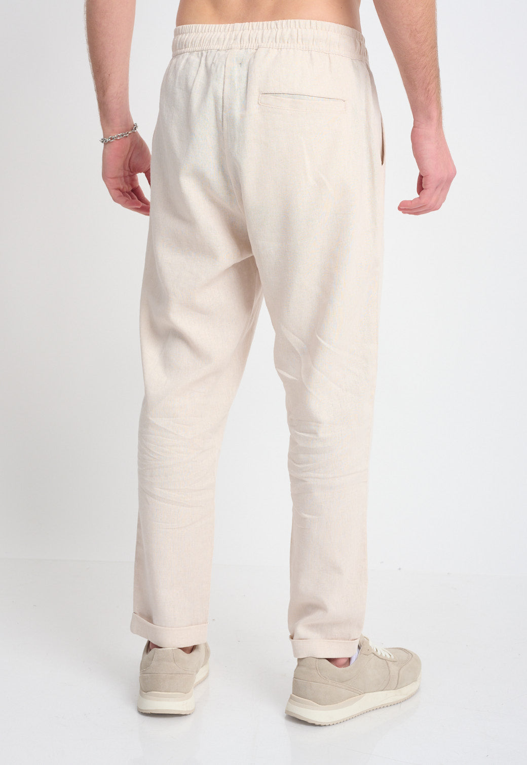 מכנסיים לגברים בצבע בז’