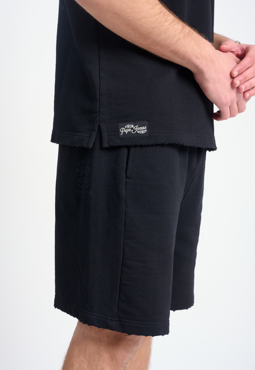 טי שירט GATA עם הדפס בגב בצבע שחור