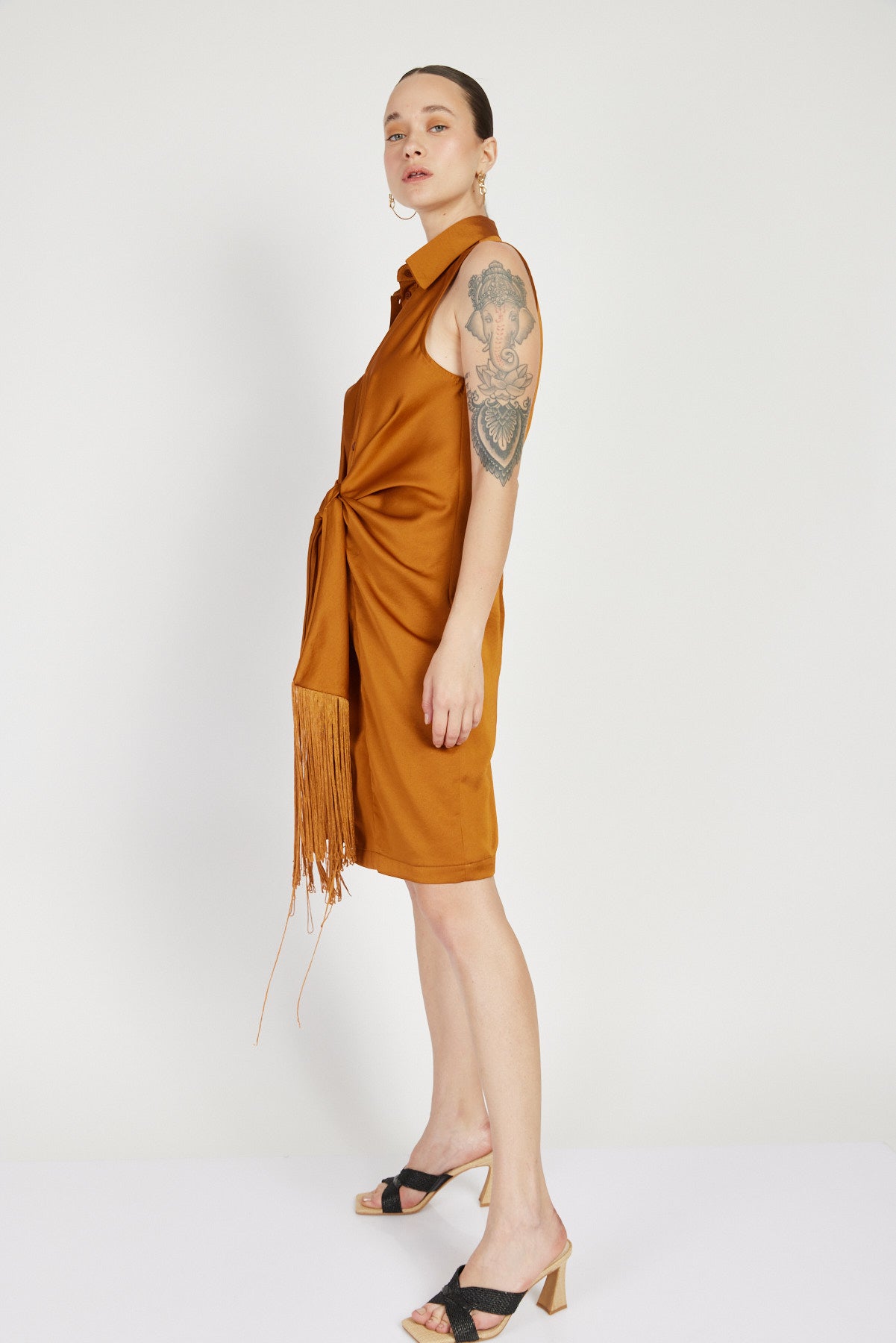 שמלת צעיף מיני בצבע חמרה