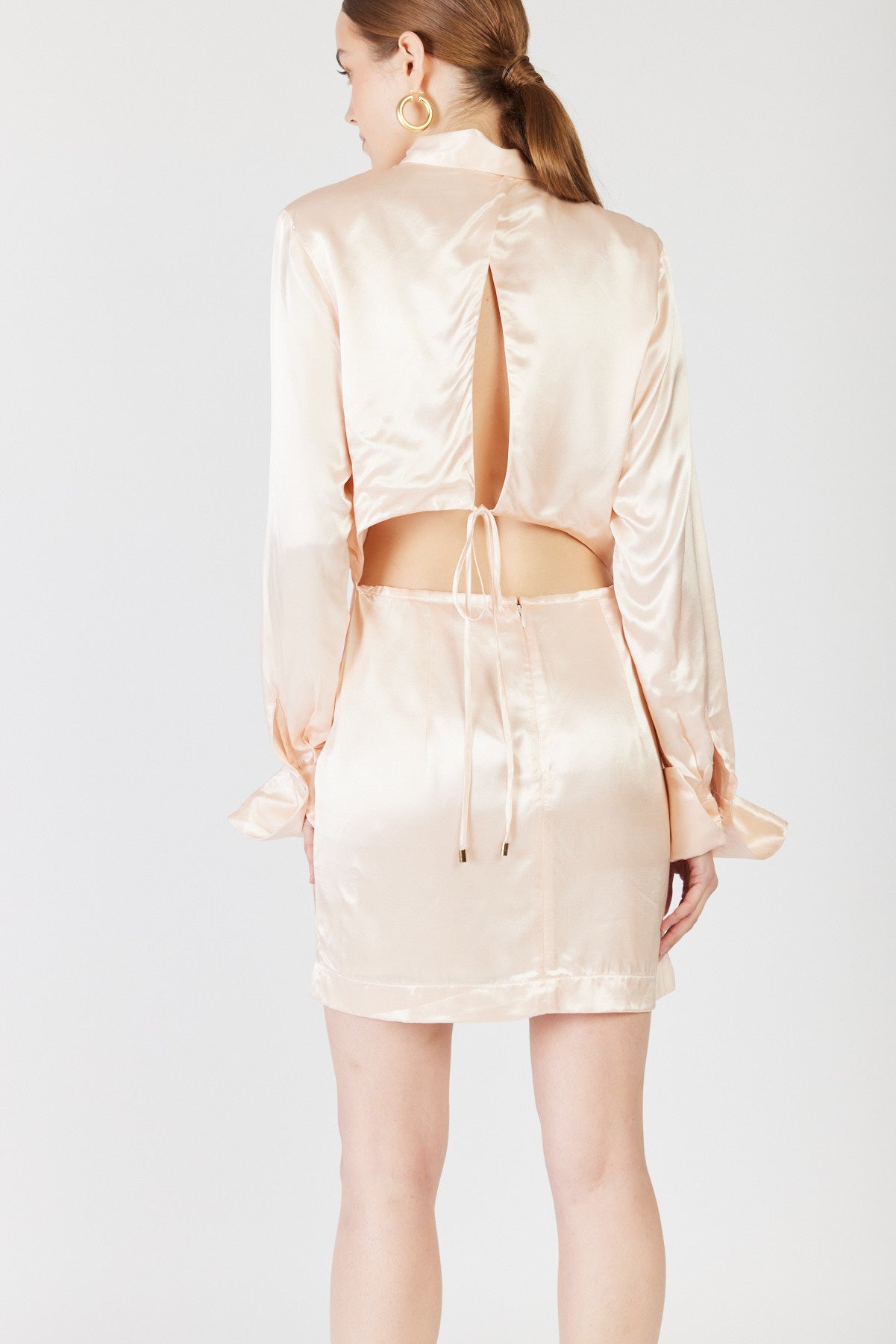 שמלת מיני נרה בצבע ניוד