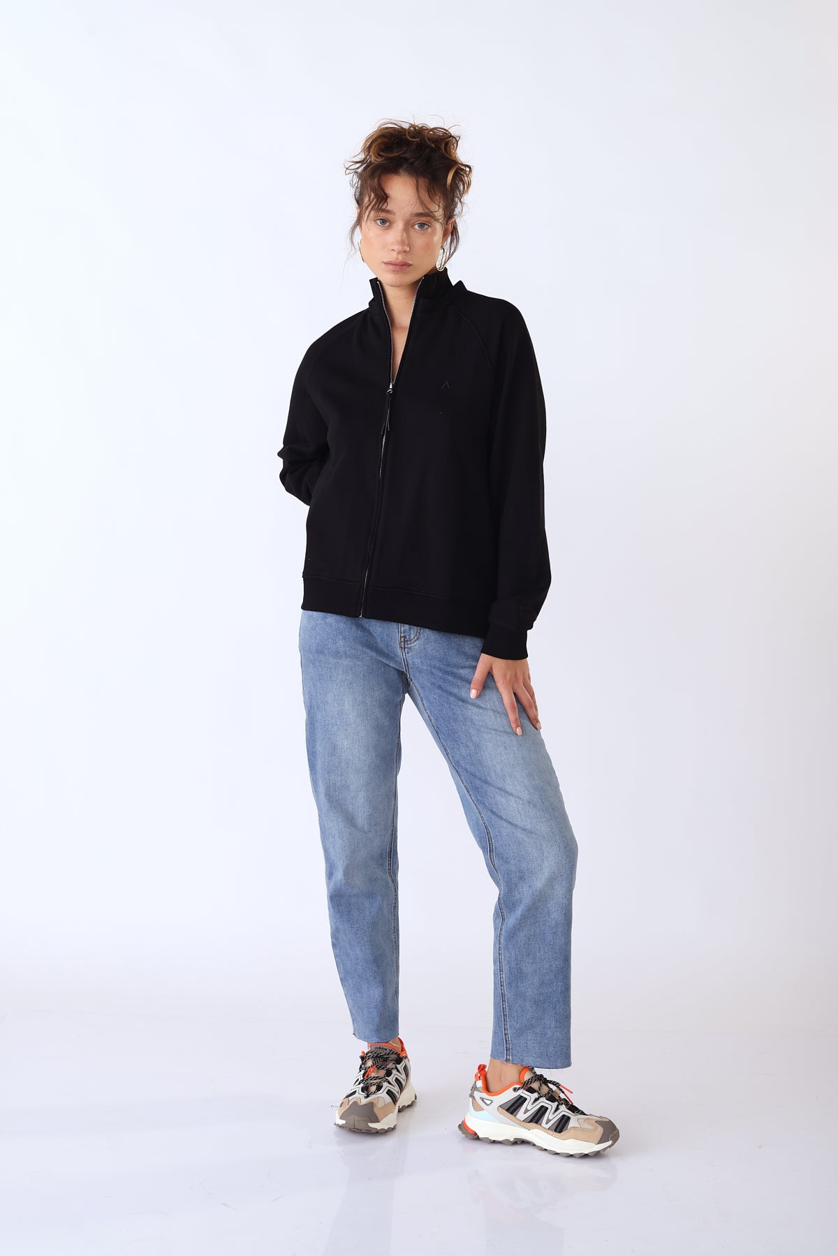 סווטשירט נומרו 12 בצבע שחור