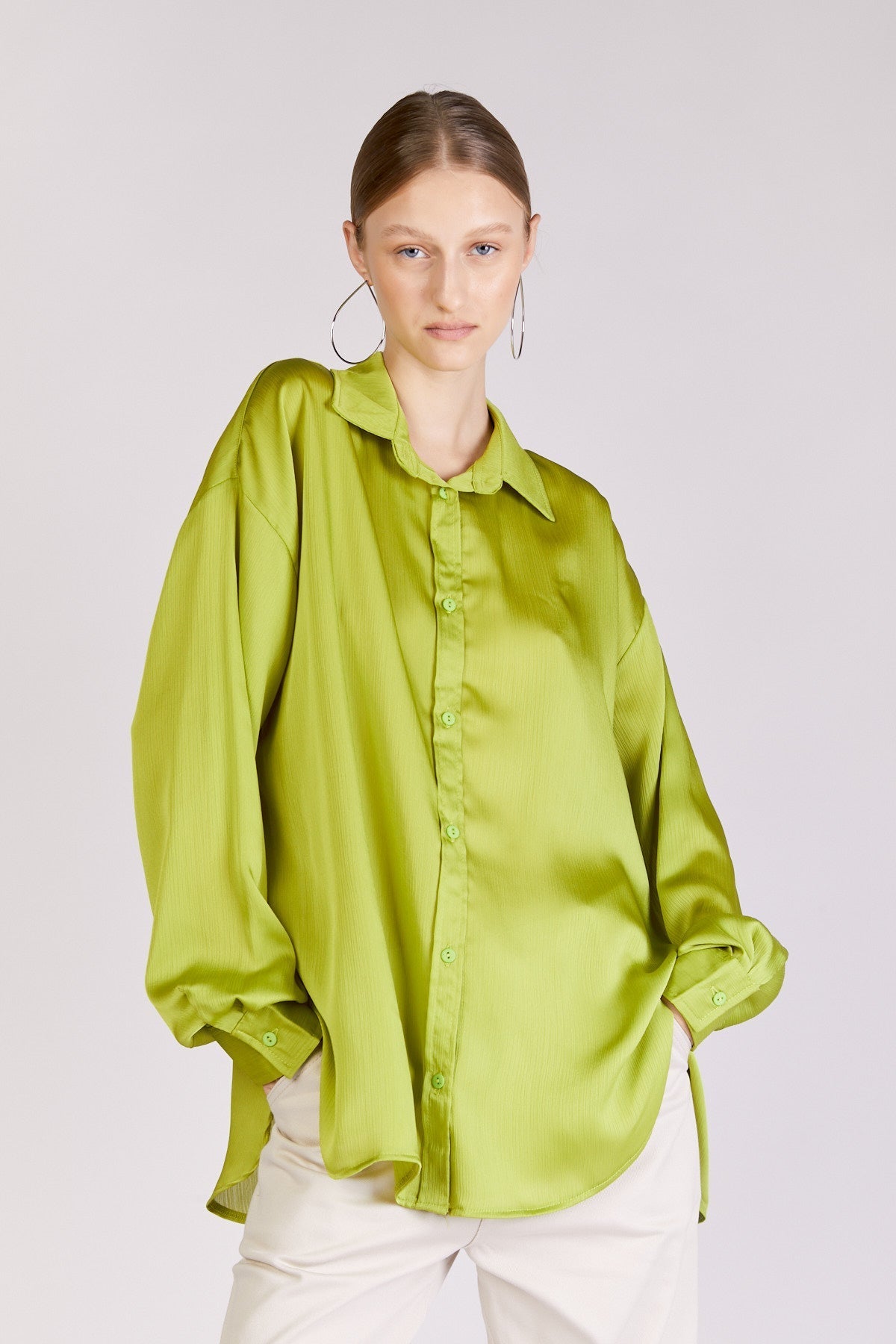 חולצה מכופתרת רורי בצבע ירוק