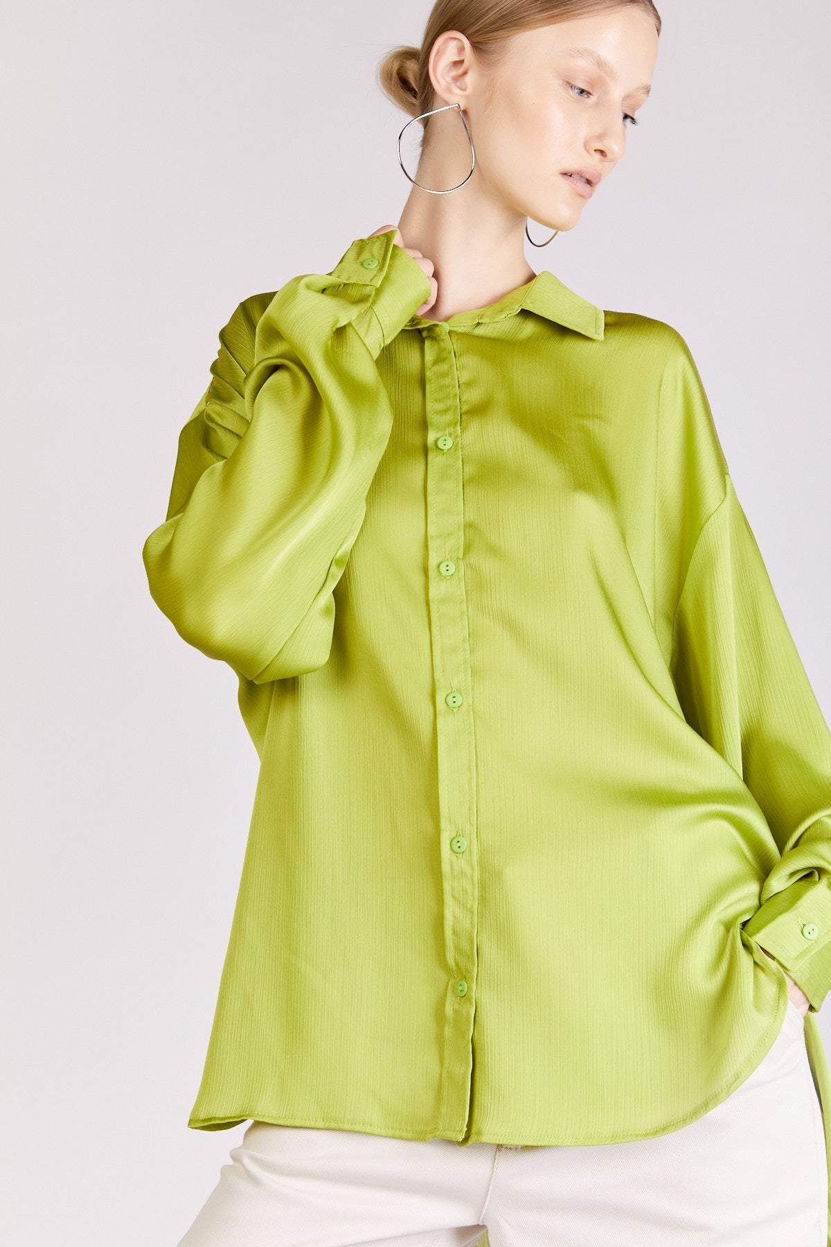 חולצה מכופתרת רורי בצבע ירוק