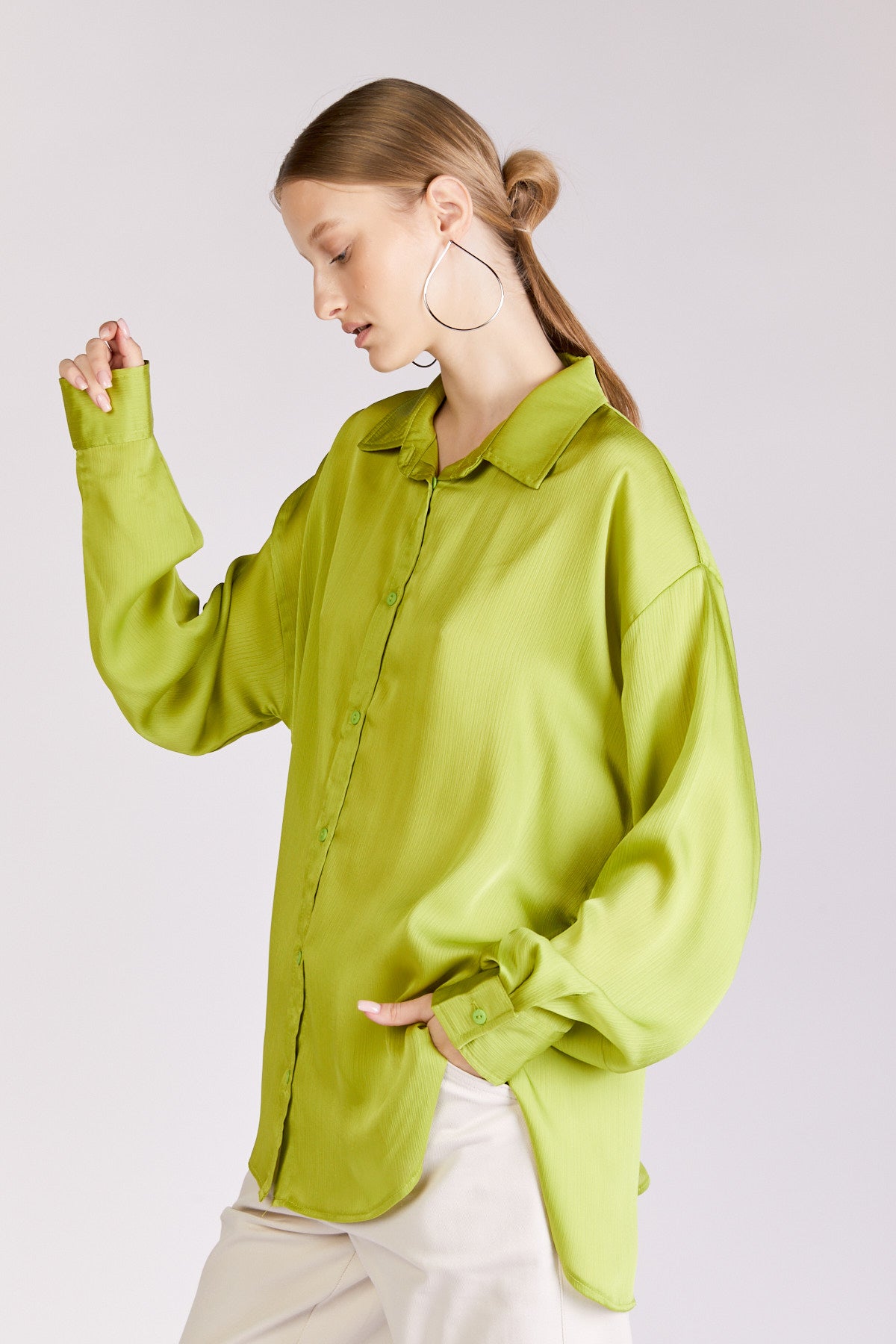 חולצה מכופתרת רורי בצבע ירוק