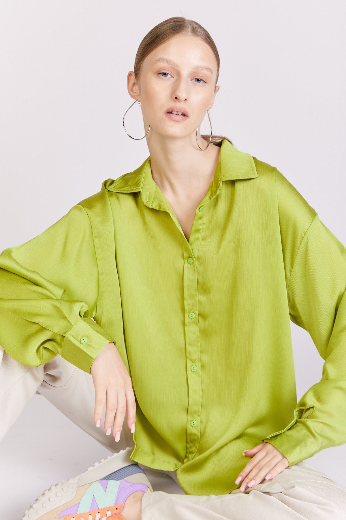 חולצה מכופתרת רורי בצבע ירוק