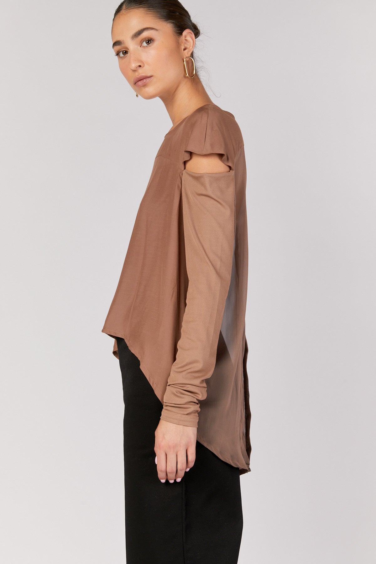 חולצת בטינה בצבע חום