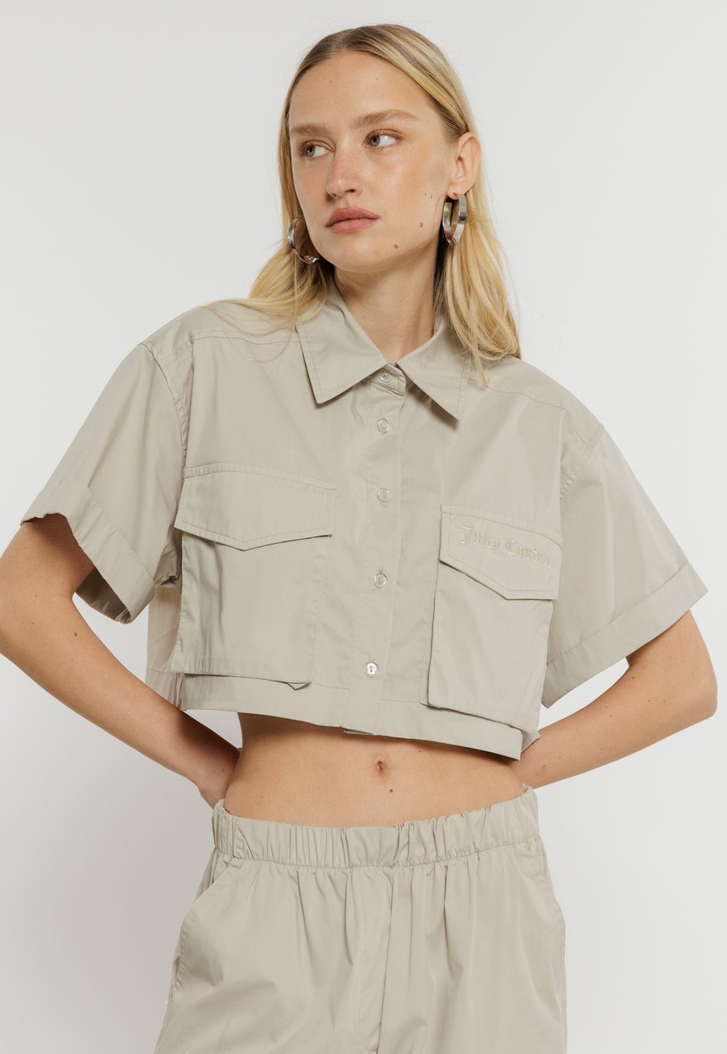 חולצת קרופ מכופתרת Charlie נשים - Juicy Couture