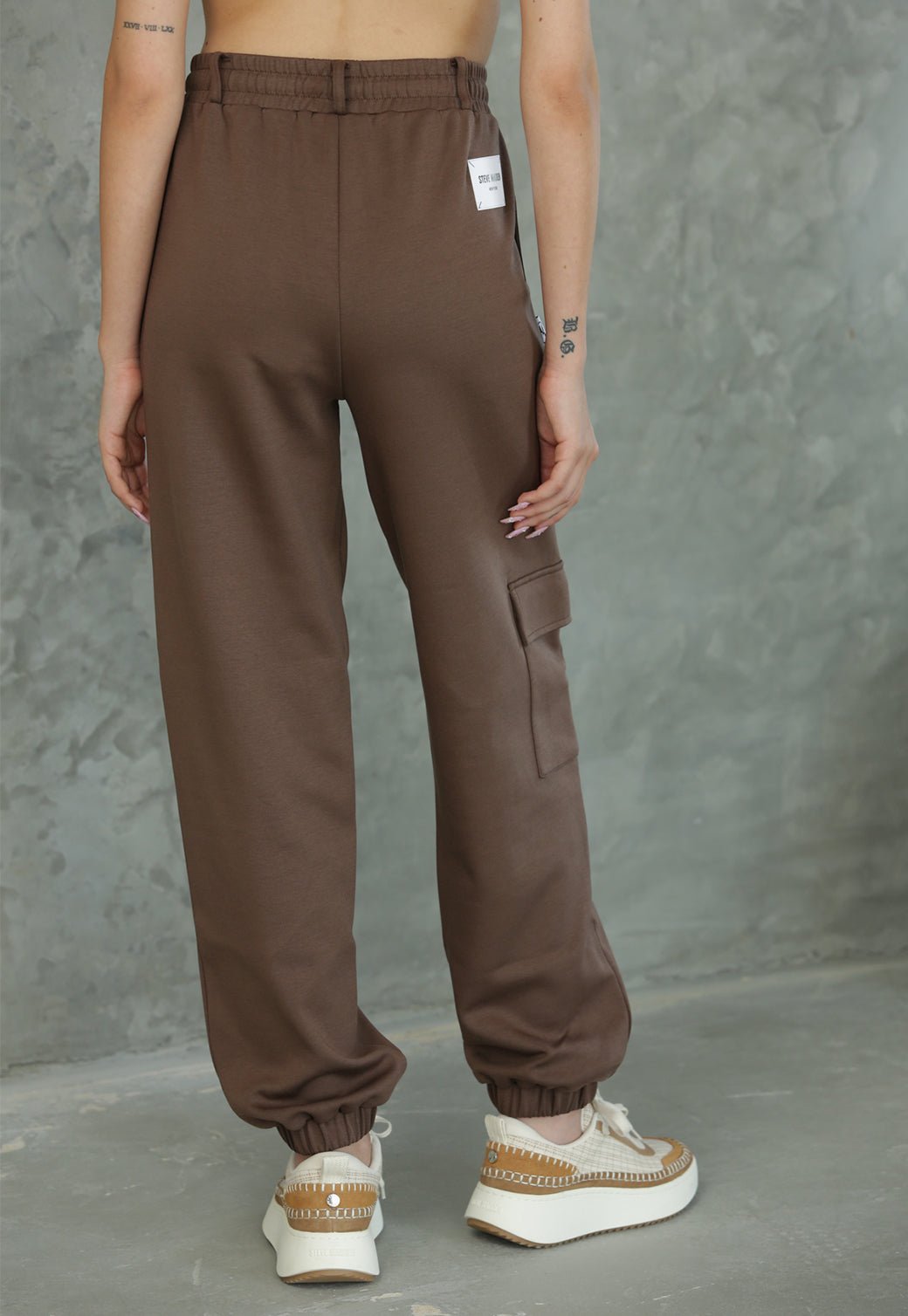 מכנסי ג'וגר לנשים CARMEN בחום - Steve Madden