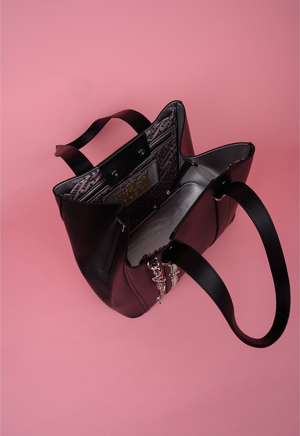 תיק נשיאה עם לוגו מטאלי - Juicy Couture