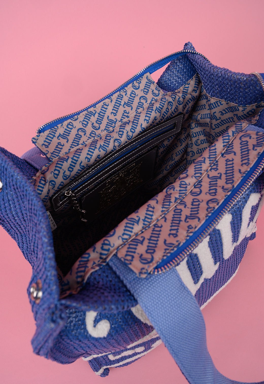 תיק שופינג גדול עם מגה לוגו מבד רפיה - Juicy Couture